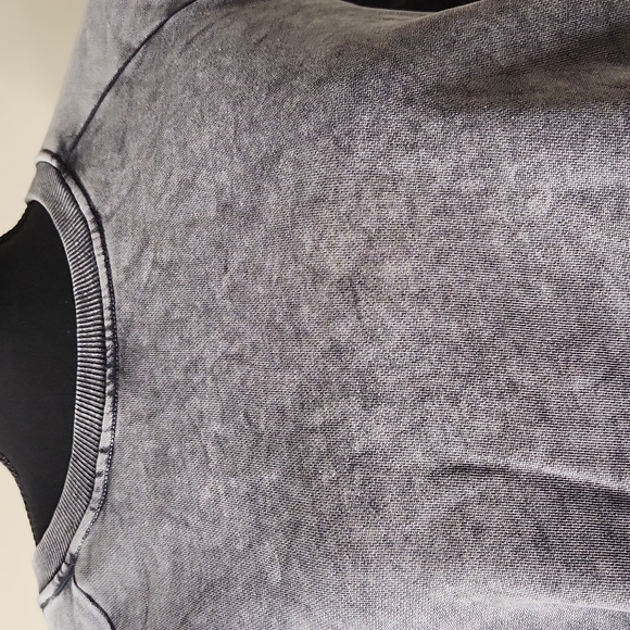 LenoxJames gray long sleeve acid wash  crewneck  sweatshirt - Picture 2 of 8